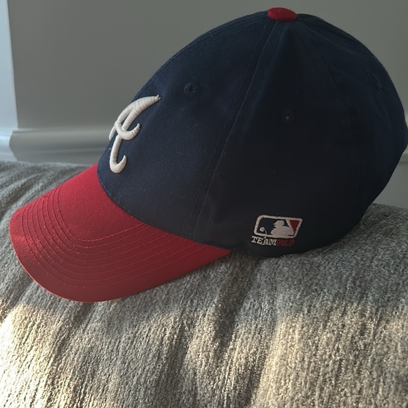 Atlanta Braves OC Sports MLB Licensed  Adjustable Velcro Cap Two tones Navy/Red - Picture 3 of 5